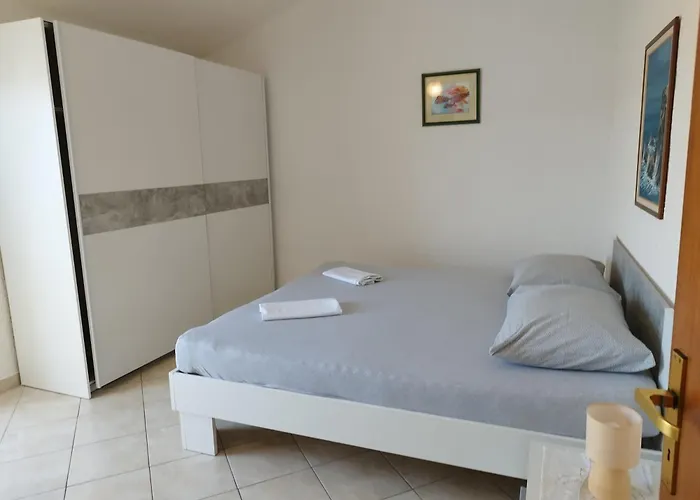 Apartments For Families With Children Kampor, Rab - 15144